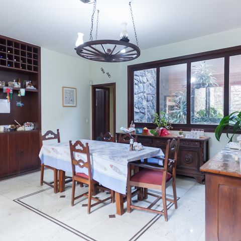 Casa à venda com 1272m², 4 quartos e 4 vagassala de jatar