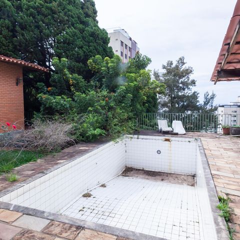 Casa à venda com 1272m², 4 quartos e 4 vagasPiscina