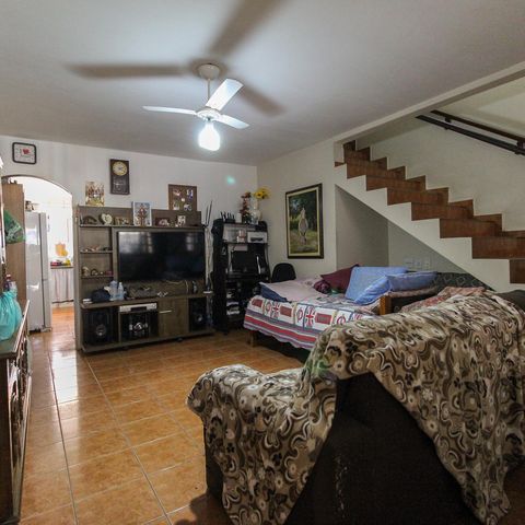 Casa à venda com 120m², 4 quartos e 2 vagas Casa à venda com 120m², 4 quartos e 2 vagasSala