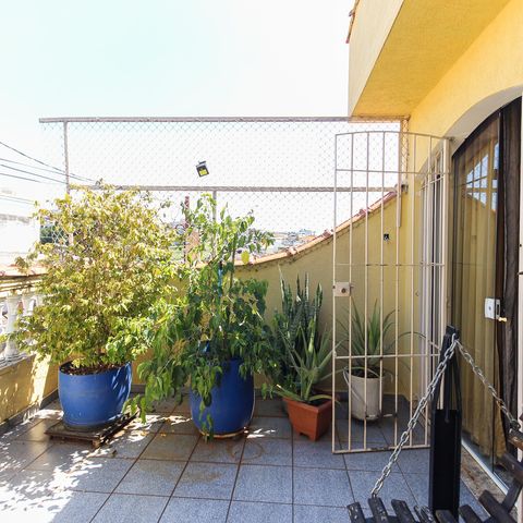 Casa à venda com 120m², 4 quartos e 2 vagas Casa à venda com 120m², 4 quartos e 2 vagasVaranda