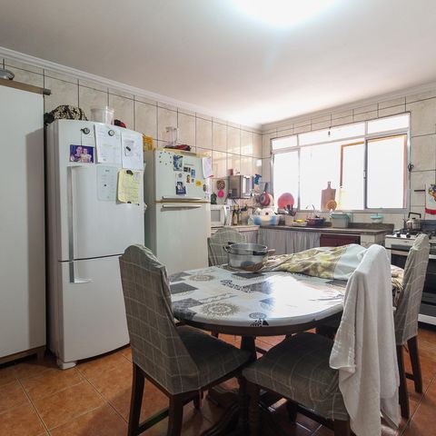 Casa à venda com 120m², 4 quartos e 2 vagas Casa à venda com 120m², 4 quartos e 2 vagasCozinha