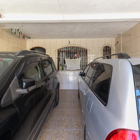 Casa à venda com 120m², 4 quartos e 2 vagas Casa à venda com 120m², 4 quartos e 2 vagasGaragem