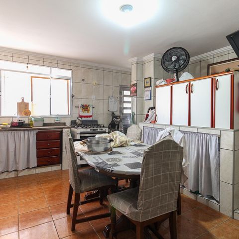 Casa à venda com 120m², 4 quartos e 2 vagas Casa à venda com 120m², 4 quartos e 2 vagasCozinha