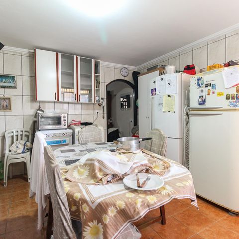 Casa à venda com 120m², 4 quartos e 2 vagas Casa à venda com 120m², 4 quartos e 2 vagasCozinha
