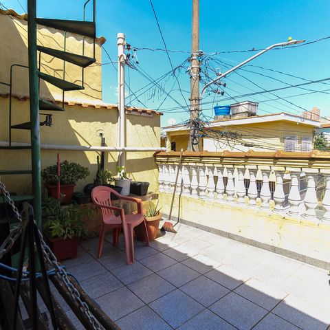 Casa à venda com 120m², 4 quartos e 2 vagas Casa à venda com 120m², 4 quartos e 2 vagasVaranda