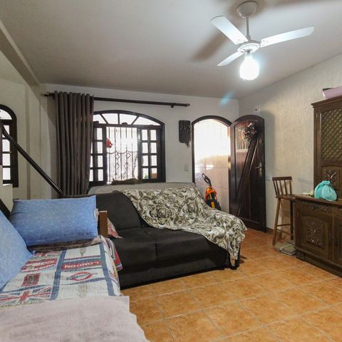 Casa à venda com 120m², 4 quartos e 2 vagas Casa à venda com 120m², 4 quartos e 2 vagasSala