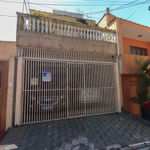 Casa à venda com 120m², 4 quartos e 2 vagas Casa à venda com 120m², 4 quartos e 2 vagasFachada