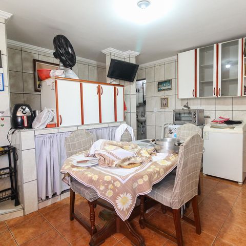 Casa à venda com 120m², 4 quartos e 2 vagas Casa à venda com 120m², 4 quartos e 2 vagasCozinha