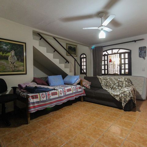 Casa à venda com 120m², 4 quartos e 2 vagas Casa à venda com 120m², 4 quartos e 2 vagasSala