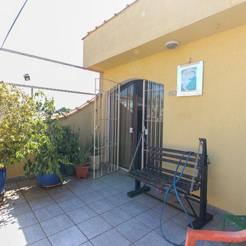 Casa à venda com 120m², 4 quartos e 2 vagas Casa à venda com 120m², 4 quartos e 2 vagasVaranda