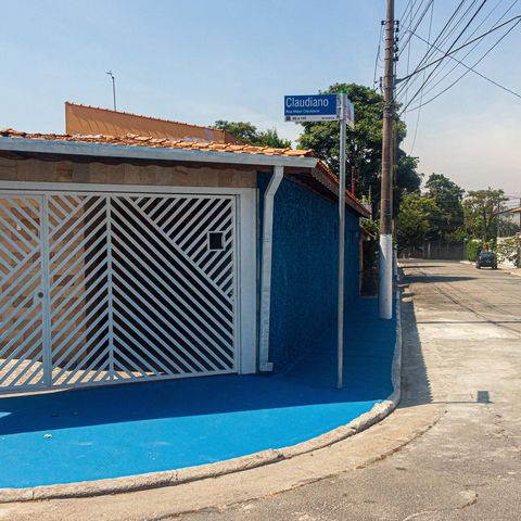 Casa para alugar com 220m², 3 quartos e 4 vagas Casa para alugar com 220m², 3 quartos e 4 vagasFachada