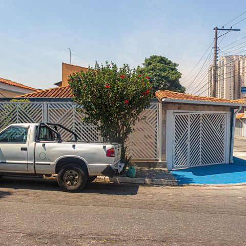 Casa para alugar com 220m², 3 quartos e 4 vagas Casa para alugar com 220m², 3 quartos e 4 vagasFachada