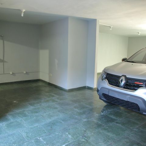 Casa à venda com 241m², 4 quartos e 4 vagasGaragem 