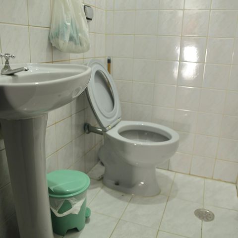 Casa à venda com 241m², 4 quartos e 4 vagasBanheiro de Serviço 