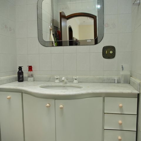 Casa à venda com 241m², 4 quartos e 4 vagasBanheiro Social 