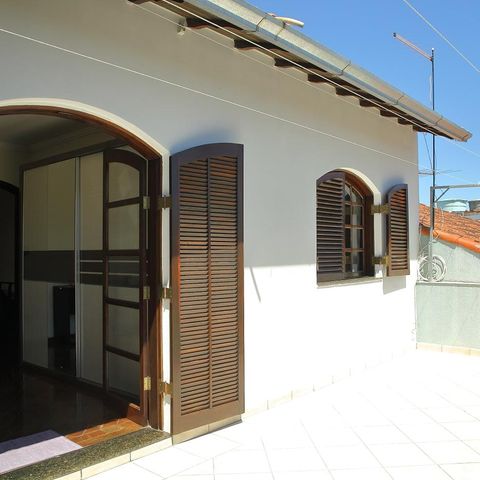 Casa à venda com 241m², 4 quartos e 4 vagasVaranda Quarto 2 e 3 