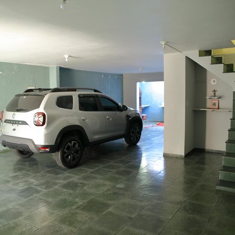Casa à venda com 241m², 4 quartos e 4 vagasGaragem 