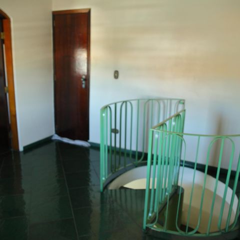 Casa à venda com 241m², 4 quartos e 4 vagasEscritório 