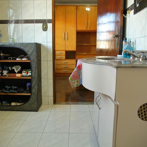 Casa à venda com 241m², 4 quartos e 4 vagasBanheiro da Suíte 