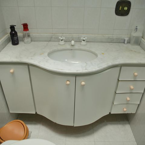 Casa à venda com 241m², 4 quartos e 4 vagasBanheiro Social 
