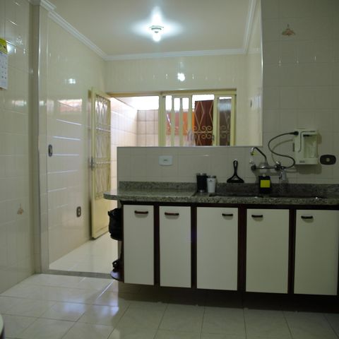 Casa à venda com 241m², 4 quartos e 4 vagasCozinha 