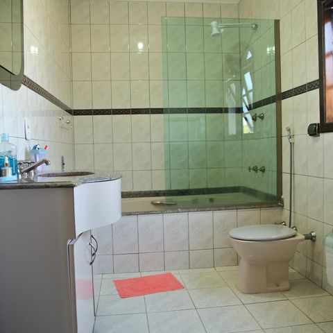 Casa à venda com 241m², 4 quartos e 4 vagasBanheiro da Suíte 
