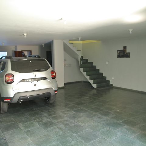 Casa à venda com 241m², 4 quartos e 4 vagasGaragem 