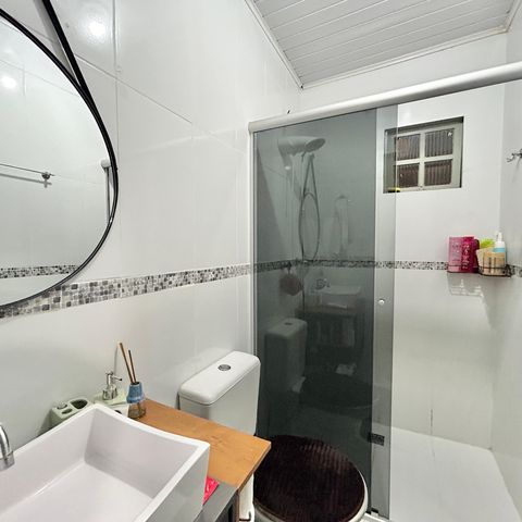 Casa à venda com 60m², 2 quartos e 2 vagas Casa à venda com 60m², 2 quartos e 2 vagasBanheiro
