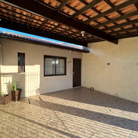 Casa à venda com 60m², 2 quartos e 2 vagas Casa à venda com 60m², 2 quartos e 2 vagasFachada
