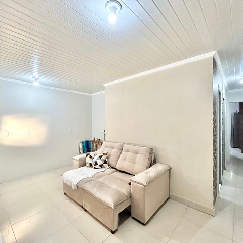 Casa à venda com 60m², 2 quartos e 2 vagas Casa à venda com 60m², 2 quartos e 2 vagasSala