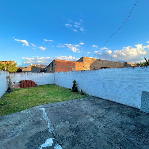 Casa à venda com 60m², 2 quartos e 2 vagas Casa à venda com 60m², 2 quartos e 2 vagasPátio