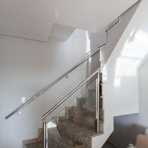 Apartamento à venda com 145m², 3 quartos e 3 vagas Apartamento à venda com 145m², 3 quartos e 3 vagasEscada