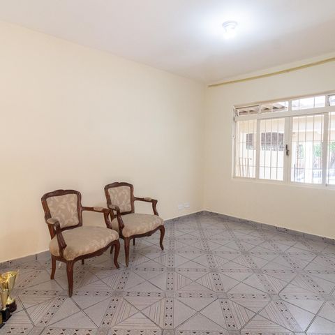 Casa à venda com 200m², 3 quartos e 3 vagasSala