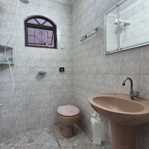 Casa para alugar com 120m², 3 quartos e 1 vaga Casa para alugar com 120m², 3 quartos e 1 vagaBanheiro