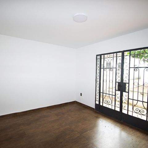 Casa à venda com 350m², 3 quartos e 5 vagas Casa à venda com 350m², 3 quartos e 5 vagasSala 3