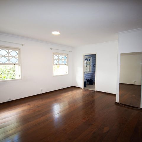 Casa à venda com 350m², 3 quartos e 5 vagas Casa à venda com 350m², 3 quartos e 5 vagasquarto 1