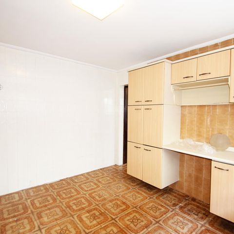 Casa à venda com 350m², 3 quartos e 5 vagas Casa à venda com 350m², 3 quartos e 5 vagaslavanderia