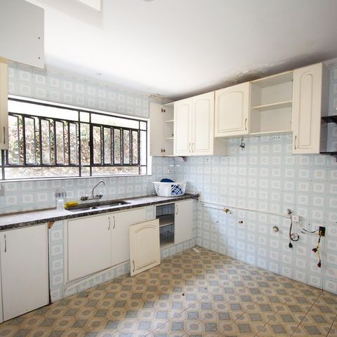 Casa à venda com 350m², 3 quartos e 5 vagas Casa à venda com 350m², 3 quartos e 5 vagascozinha