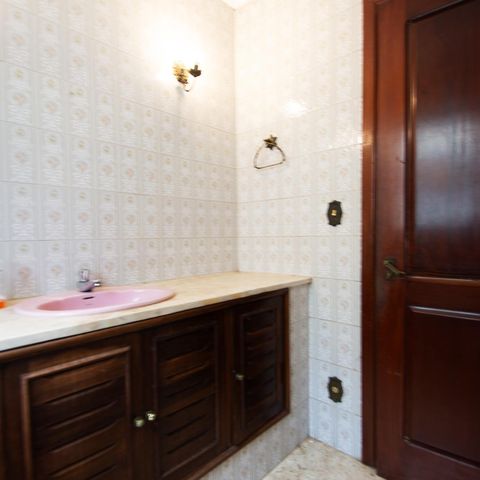 Casa à venda com 350m², 3 quartos e 5 vagas Casa à venda com 350m², 3 quartos e 5 vagaslavabo