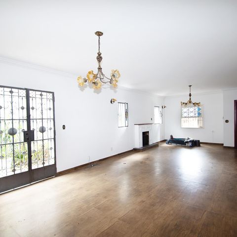 Casa à venda com 350m², 3 quartos e 5 vagas Casa à venda com 350m², 3 quartos e 5 vagasSala 1