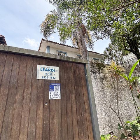 Casa à venda com 350m², 3 quartos e 5 vagas Casa à venda com 350m², 3 quartos e 5 vagasFachada da casa
