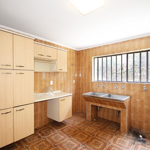 Casa à venda com 350m², 3 quartos e 5 vagas Casa à venda com 350m², 3 quartos e 5 vagaslavanderia