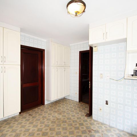 Casa à venda com 350m², 3 quartos e 5 vagas Casa à venda com 350m², 3 quartos e 5 vagascozinha