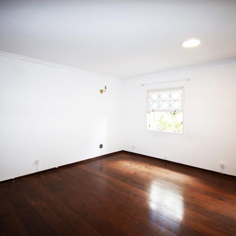 Casa à venda com 350m², 3 quartos e 5 vagas Casa à venda com 350m², 3 quartos e 5 vagasquarto 1