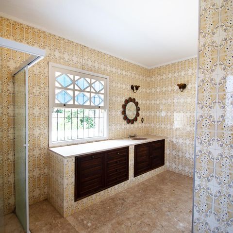 Casa à venda com 350m², 3 quartos e 5 vagas Casa à venda com 350m², 3 quartos e 5 vagasbanheiro corredor