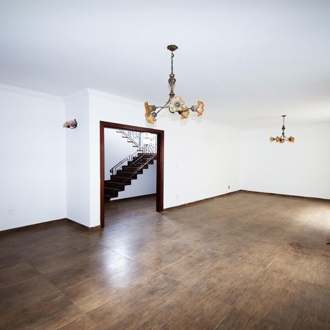 Casa à venda com 350m², 3 quartos e 5 vagas Casa à venda com 350m², 3 quartos e 5 vagasSala 1