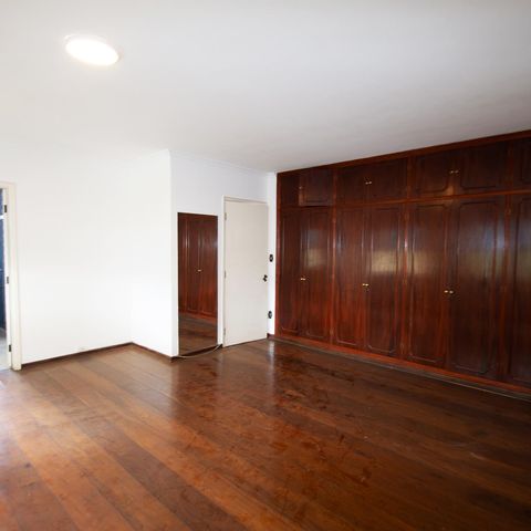 Casa à venda com 350m², 3 quartos e 5 vagas Casa à venda com 350m², 3 quartos e 5 vagasquarto 1