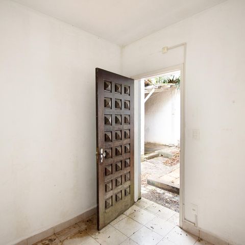 Casa à venda com 350m², 3 quartos e 5 vagas Casa à venda com 350m², 3 quartos e 5 vagasedicula quarto de serviço