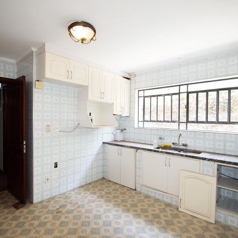 Casa à venda com 350m², 3 quartos e 5 vagas Casa à venda com 350m², 3 quartos e 5 vagascozinha