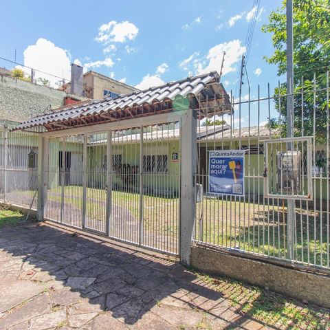 Casa à venda com 160m², 4 quartos e 2 vagas Casa à venda com 160m², 4 quartos e 2 vagasFachada